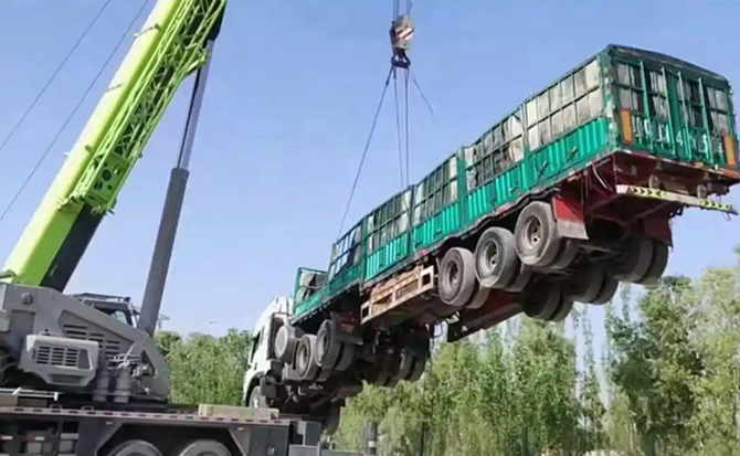 盈江道路脱困救援案例